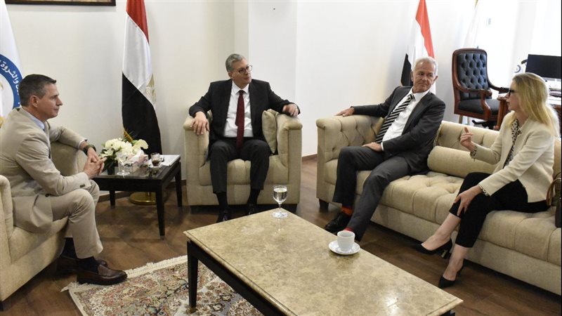 وزير البترول خلال
