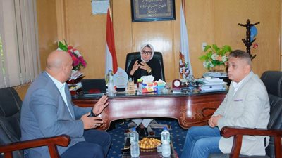 نائب محافظ الوادي الجديد تتابع مشروع تطوير وميكنة الخدمات الحكومية