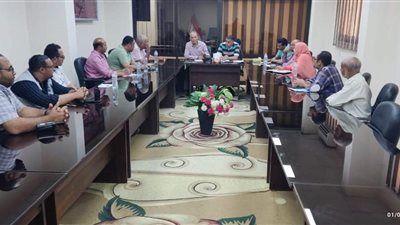 الوحدة المحلية لمركز ومدينة الخارجة تبحث شكاوى المواطنين 