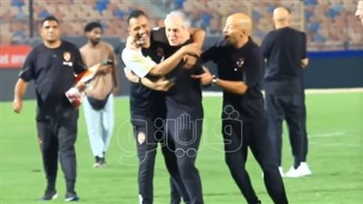 كولر يبحث مع قمصان تفاصيل معسكر الأهلي الخارجي 