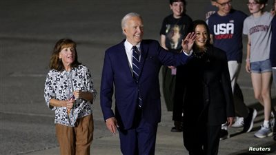 بايدن وهاريس يستقبلان السجناء المفرج عنهم في صفقة التبادل مع روسيا (صور)