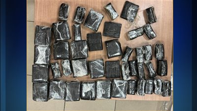 ضبط تاجر حاول تهريب 5.2 كيلو حشيش وعملات أجنبية بمطار القاهرة 