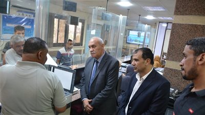 سكرتير عام سوهاج يتابع إجراءات تلقي طلبات التصالح بالمراكز التكنولوجية