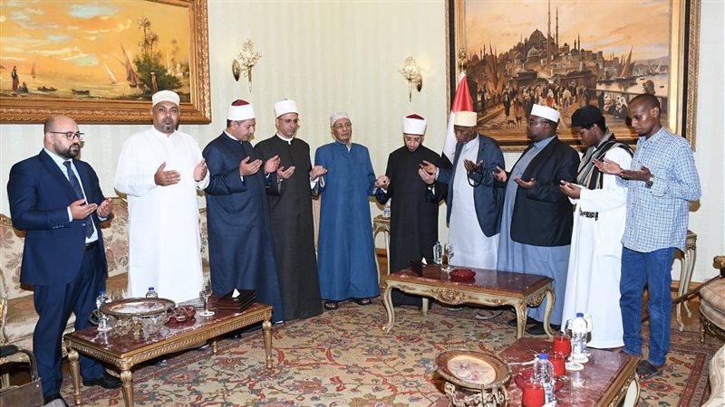وزير الأوقاف يستقبل