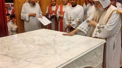 الأنبا مكاريوس يدشن مذابح وأيقونات كنيسة أبي سيفين بالمنيا