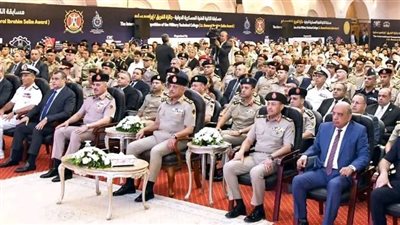 وزير الدفاع يشهد اليوم العلمي للكلية الفنية العسكرية (صور) 