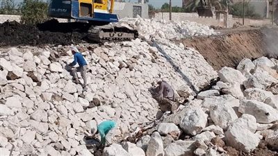 محافظ أسيوط يوجه رؤساء الوحدات المحلية بمتابعة مشروعات تبطين الترع (صور) 