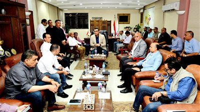 وزير الإسكان يعقد اجتماعا بمقر جهاز 