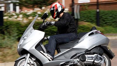 مدربة جمباز تتهم سائق سكوتر بالتحرش بها في مدينة نصر 