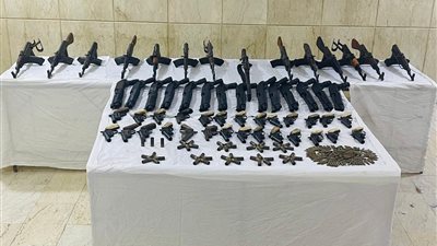 سقوط شخصين بحوزتهما 8 قطع سلاح نارى و5803 أقراص مخدرة بالجيزة والبحيرة