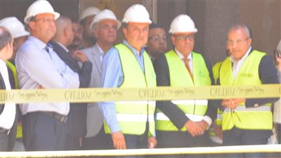 وزير قطاع الأعمال العام يتفقد مشروع تطوير فندق شبرد التاريخي