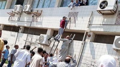 وزير الصحة يتابع حريق مستشفى السادات المركزي ويوجه بالإخلاء الآمن للمرضى 