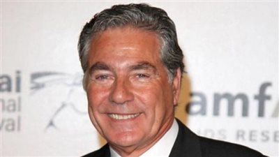 مصطفى فهمي يجري جراحة دقيقة بالمخ للمرة الثانية