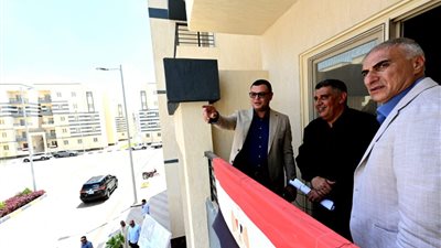 وزير الإسكان يتفقد وحدات 