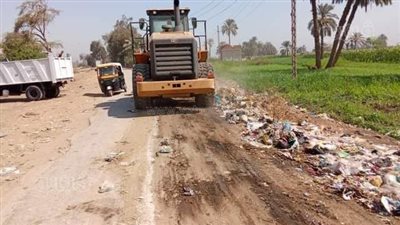 محافظ المنيا يشدد على تكثيف حملات النظافة وتمهيد الطرق (صور)