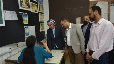 القائم بأعمال رئيس جامعة الأقصر تتابع اختبارات القدرات بكلية الفنون الجميلة