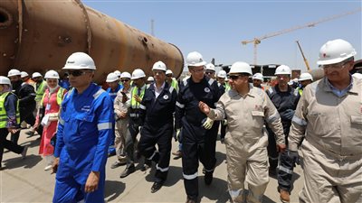 كريم بدوي يتفقد ورش بتروجت بالصعيد لتصنيع المكون المحلي لمشروعات البترول