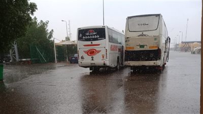 سقوط أمطار غزيرة على منطقة قسطل بأسوان (صور)