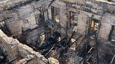 تجدد اشتعال النيران في مخازن العتبة (صور)