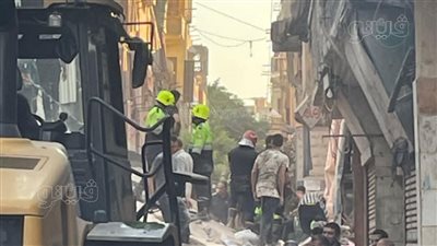 شهود عيان يكشفون تفاصيل جديدة فى انهيار عقار روض الفرج (فيديو)