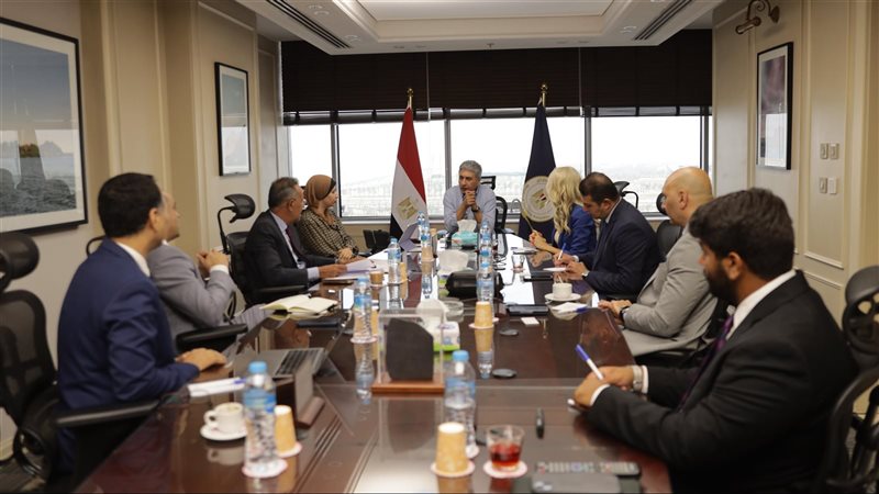 اجتماع وزير السياحة