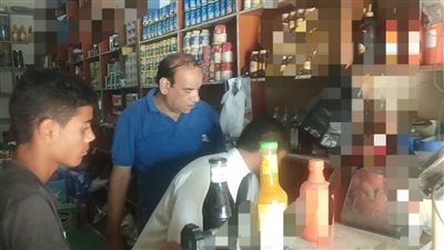 ضبط 900 عبوة مياه غازية منتهية الصلاحية بالبحيرة 