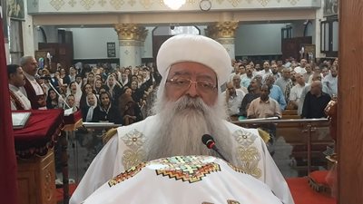 مطران دشنا يترأس القداس الإلهى بكاتدرائية الشهيد العظيم مارجرجس (صور)