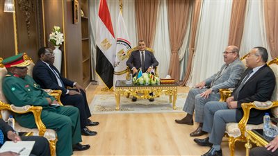 وزير الإنتاج الحربي يبحث مع السفير التنزاني أوجه التعاون المشترك 