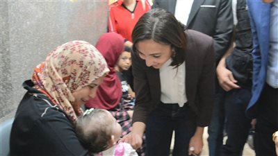 محافظ البحيرة تتفقد وحدة طب الأسرة بقرية في كوم حمادة