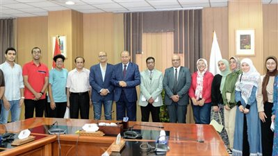 رئيس جامعة المنصورة يلتقي الطلاب المقبولين في برنامج المنح الجامعية 