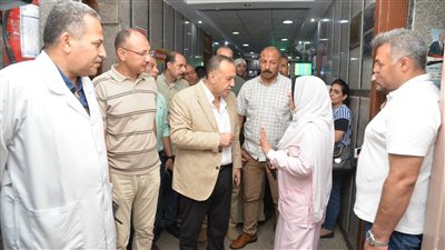 محافظ أسيوط يفاجئ العاملين بمستشفى الشاملة لمتابعة خدمة المرضى (صور) 