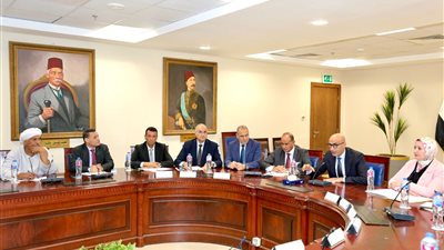 عبد اللطيف: وضع آليات واقعية لتطوير منظومة التعليم ومواجهة الكثافة الطلابية