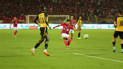 الأهلي يواصل تقدمه على المقاولون العرب بثلاثية نظيفة بعد مرور 75 دقيقة (صور)