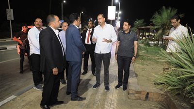 محافظ سوهاج يتفقد الكورنيش الشرقي ويوجه بتكثيف أعمال النظافة وزيادة المسطحات الخضراء