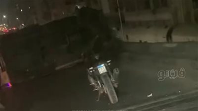  انقلاب ميكروباص من فوق كوبري الجيزة وإصابات بين ركابه (فيديو وصور) 