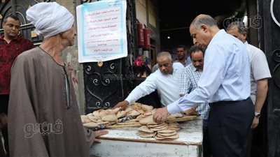 محافظ قنا: خطة لإعادة توزيع حصص الدقيق على المخابز وفقا للكثافات السكانية 
