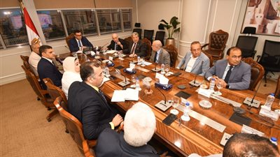وزير الإسكان يبحث مشكلات شركات المقاولات وسبل التغلب عليها