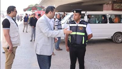 محافظ دمياط يقود حملة على المواقف لمتابعة الالتزام بالتعريفة الجديدة