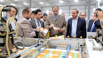 محافظ سوهاج يتفقد المنطقة الصناعية بالكوثر (صور)