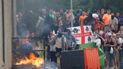 اليمين المتطرف يستغل الاحتجاجات ببريطانيا في معاداة المسلمين، اعرف السبب 