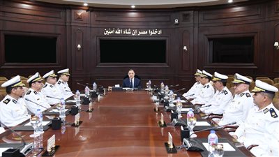 وزير الداخلية يعقد اجتماعا لمراجعة الخطط الأمنية بعد حركة تنقلات الشرطة