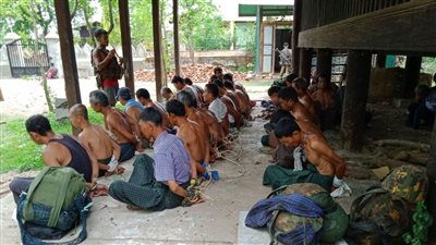 متمردون يسيطرون على قاعدة داخلها ضباط جيش كبار فى ميانمار