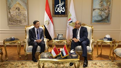 وزير الطيران المدني يستقبل سفير سنغافورة بمقر الوزارة بالعاصمة الإدارية 