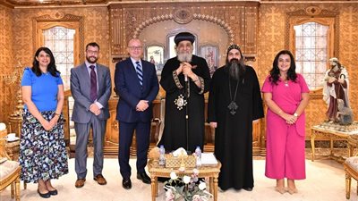 البابا تواضروس يستقبل السفير الكندي بالقاهرة