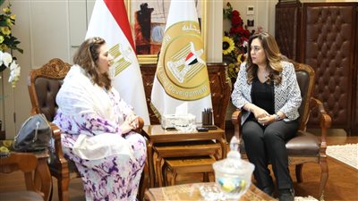 وزيرة التنمية المحلية تبحث مع المدير الإقليمي لـ