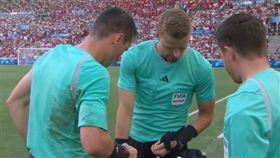 غرائب أولمبياد باريس، حكم المغرب وإسبانيا يغادر المباراة بسبب الإصابة (فيديو وصور)