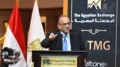 شيخ السماسرة يحكي طريقة التداول في البورصة قديما (فيديو وصور)