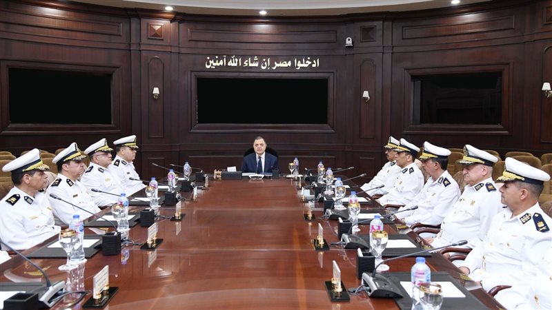 وزير الداخلية يعقد