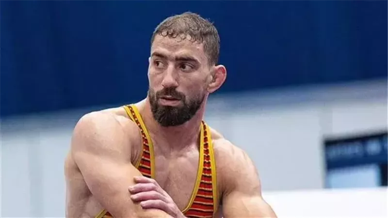 مؤمن ربيع، فيتو