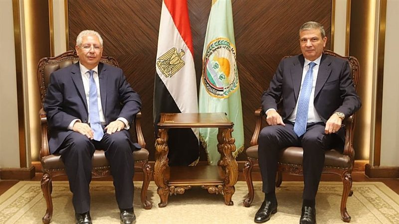 وزير الزراعة وسفير